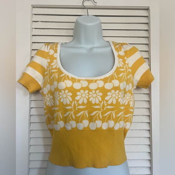 Maeve by Anthropologie Knit Floral  Cherry Pattern Crop Top Size XS Yellow White - Picture 3 of 13